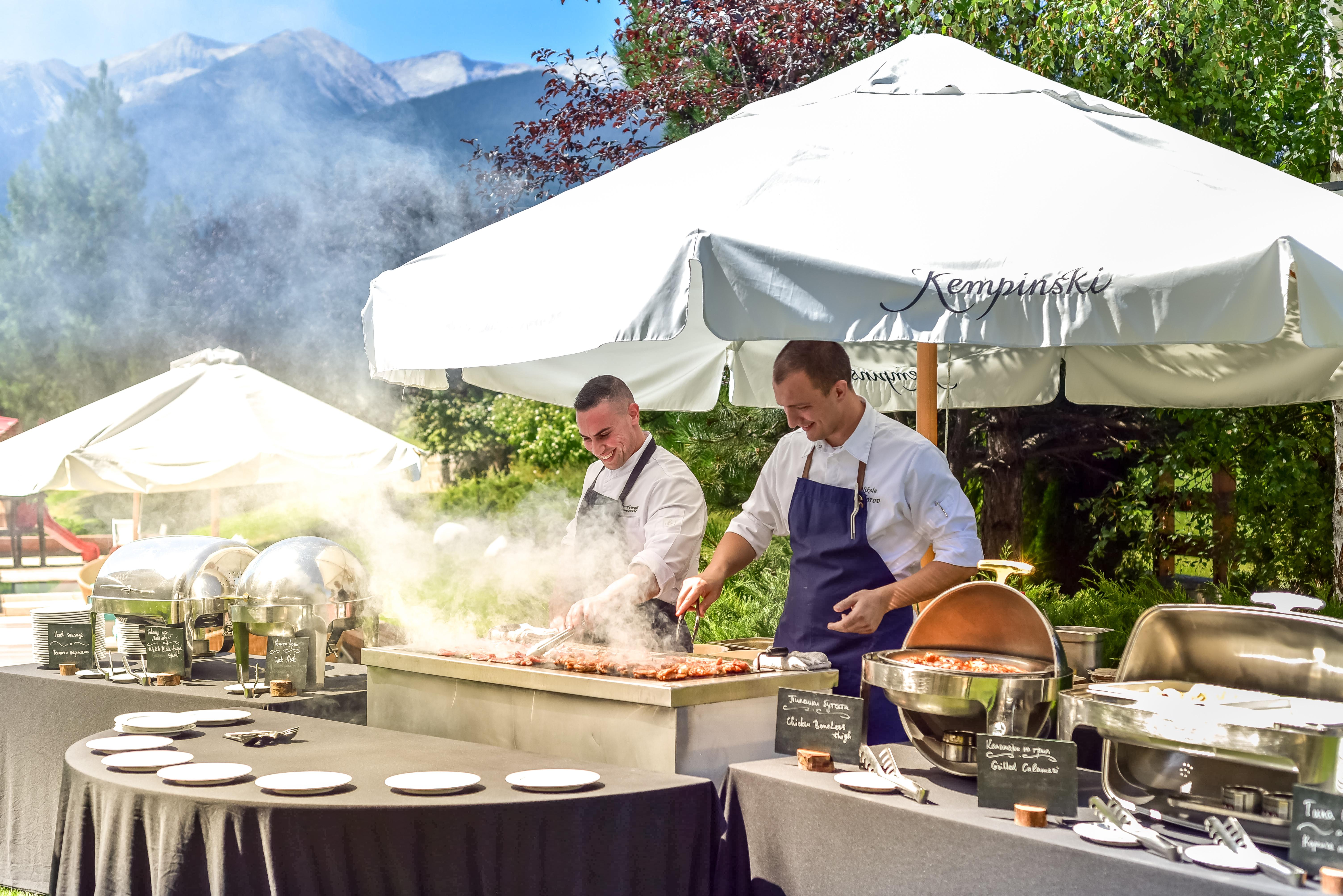 Kempinski Hotel Grand Arena Banszko Kültér fotó Outdoor catering