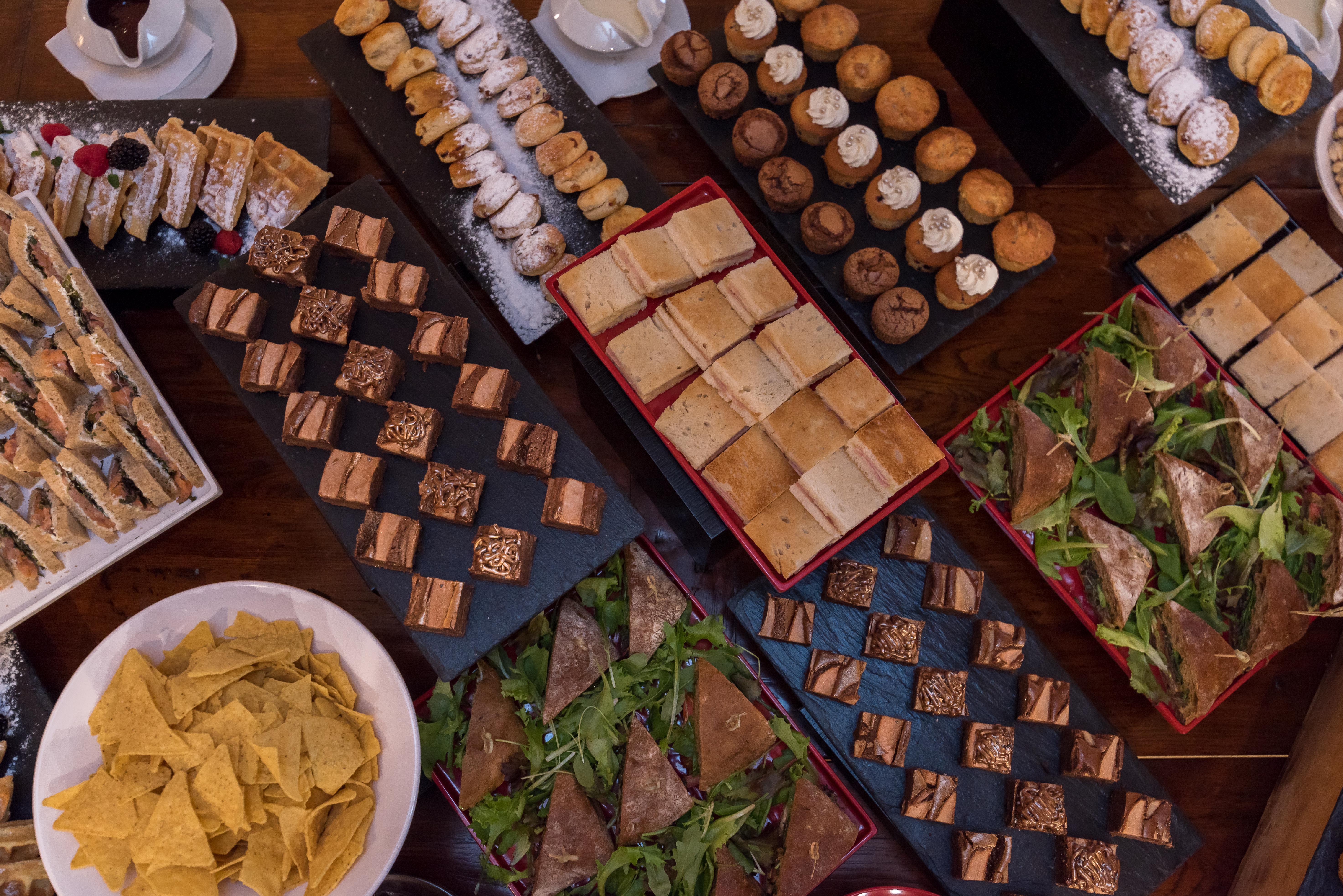 Kempinski Hotel Grand Arena Banszko Kültér fotó A selection of Chinese New Year snacks